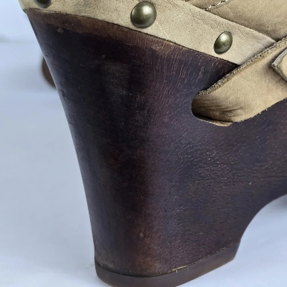 Ugg Women’s Natallie Leather Studded Platform Slip On Tan Clog Size 7 - Picture 14 of 16
